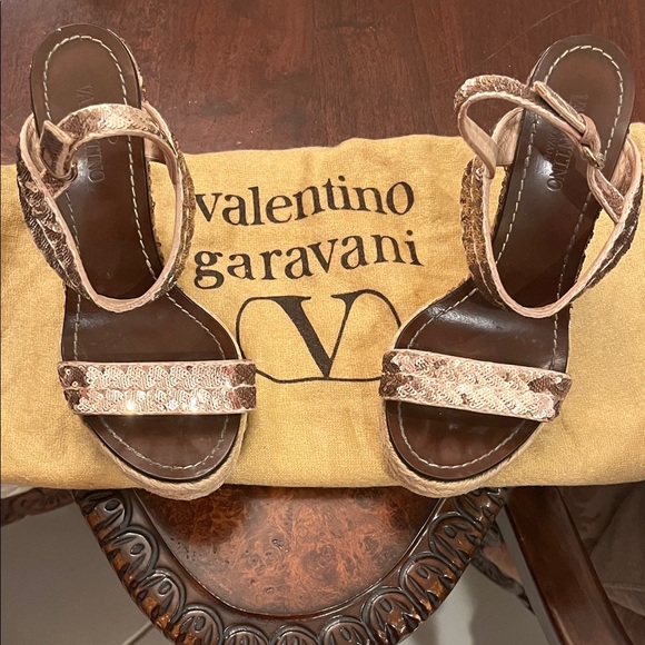 Valentino Garavani Women's Brown Gold Sequin Platform Sandals 7-7.5 EU 37.5